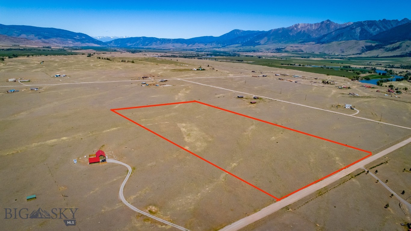 Approximate outline of the property. 20 Acres+ Mos