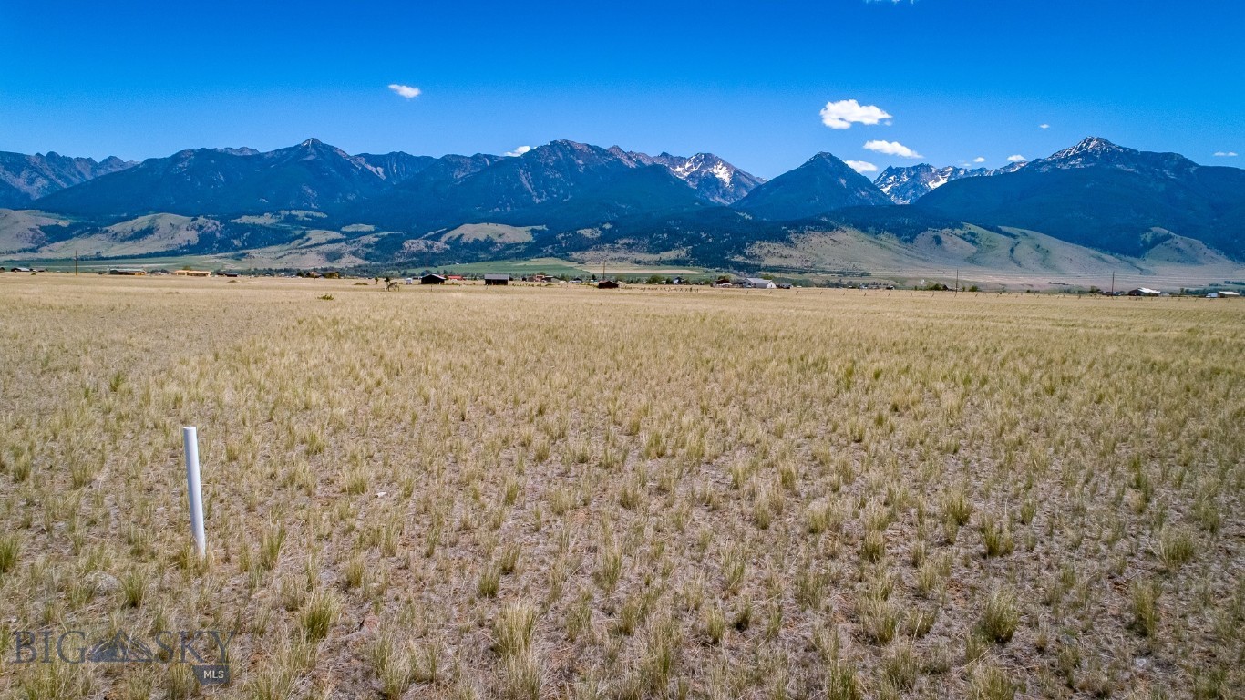 Spectacular Mountain Views. This post is the corne