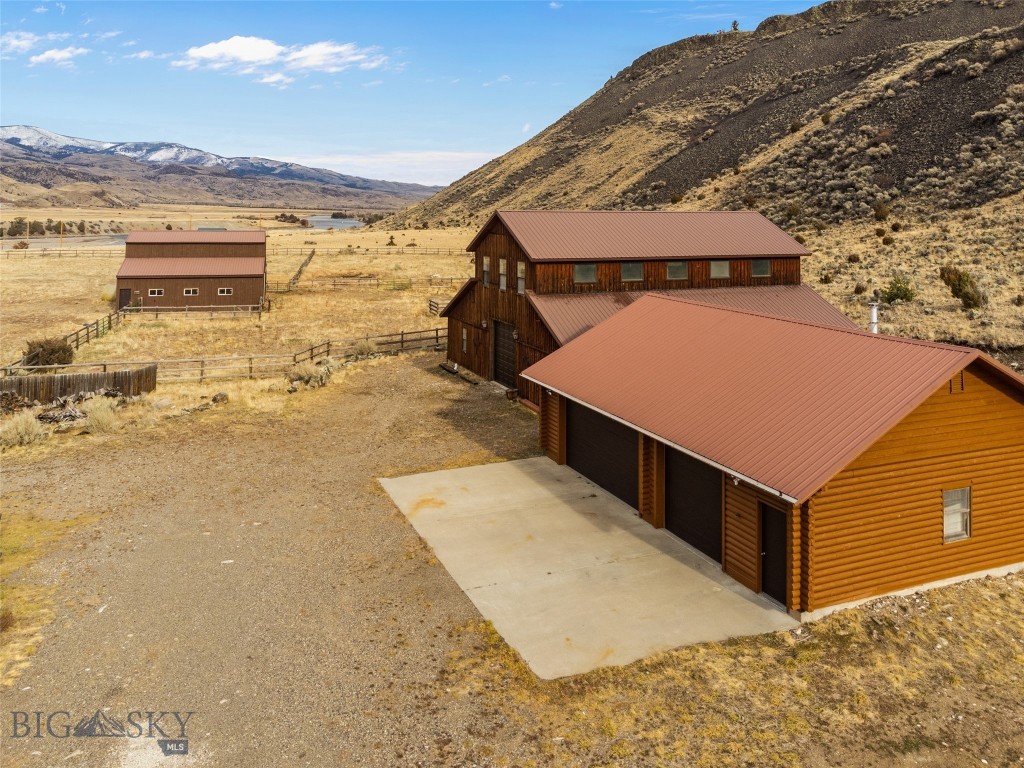 Barn, Studio, Loft & 3 Car Garage