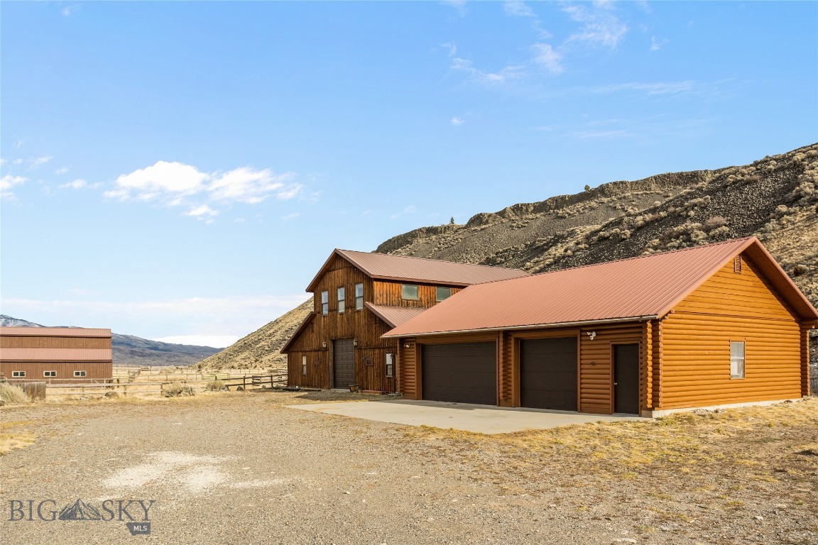 Barn, Studio, Loft & 3 Car Garage