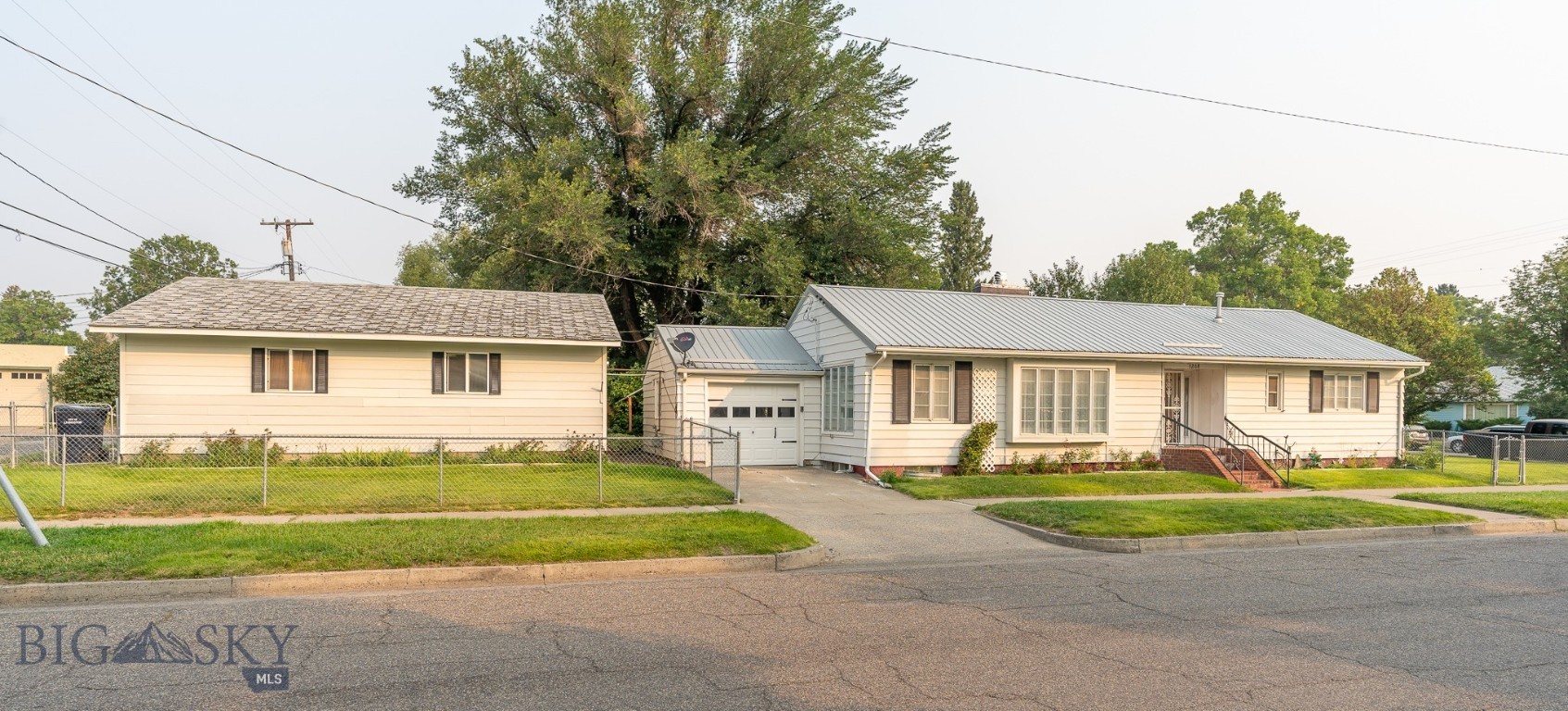 1208 West Cambridge Street