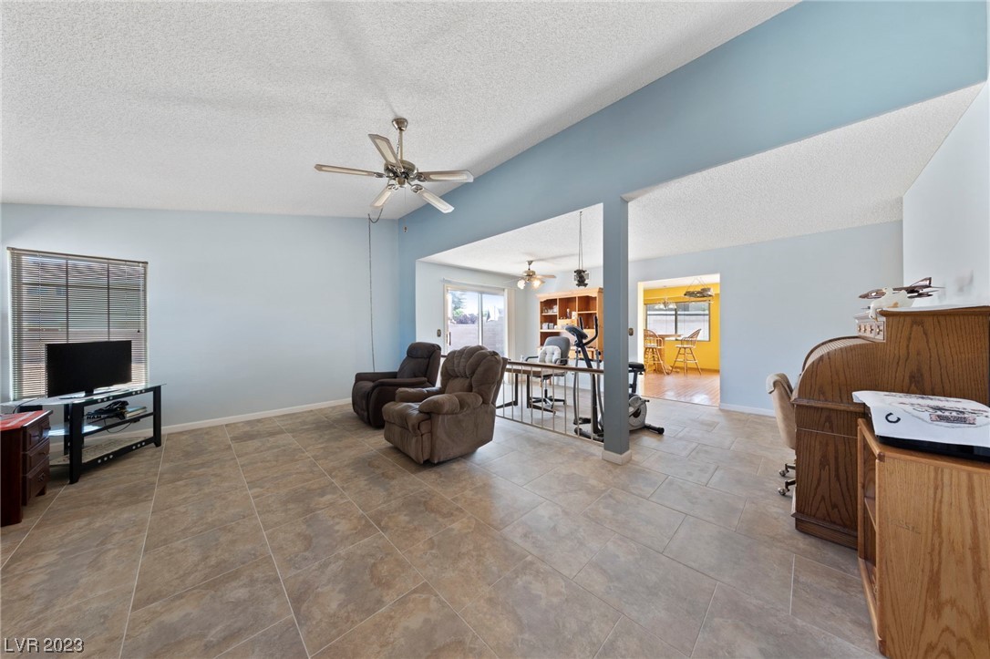 *OPEN FLOOR PLAN TO FORMAL DINING ROOM W/ SLIDER*