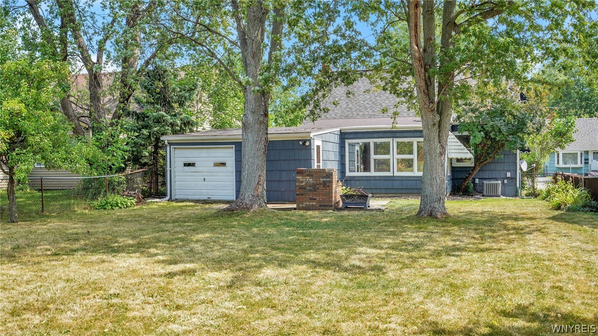 30 Princeton Court backyard