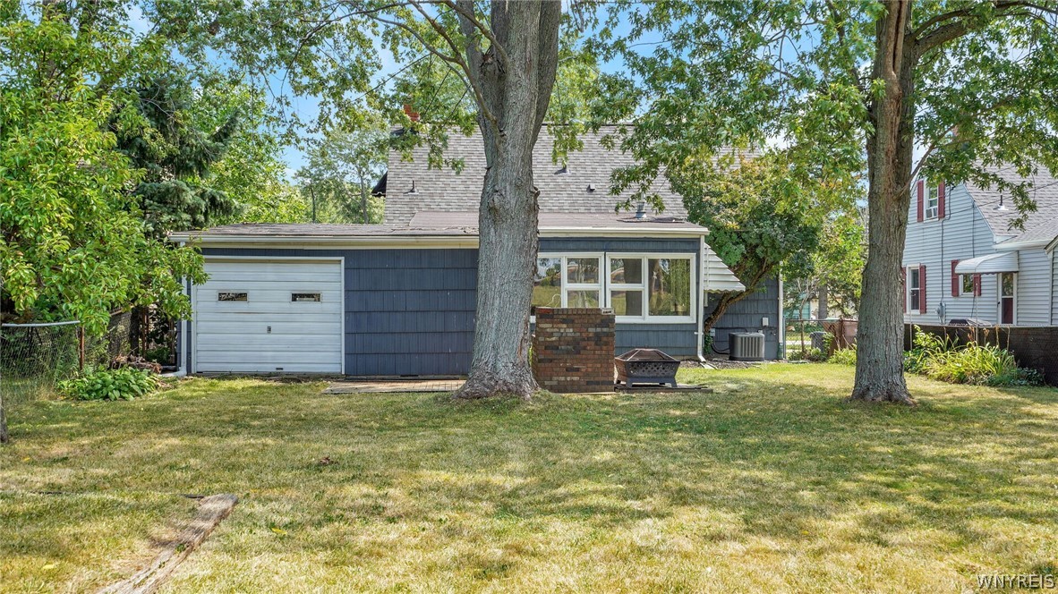 30 Princeton Court backyard