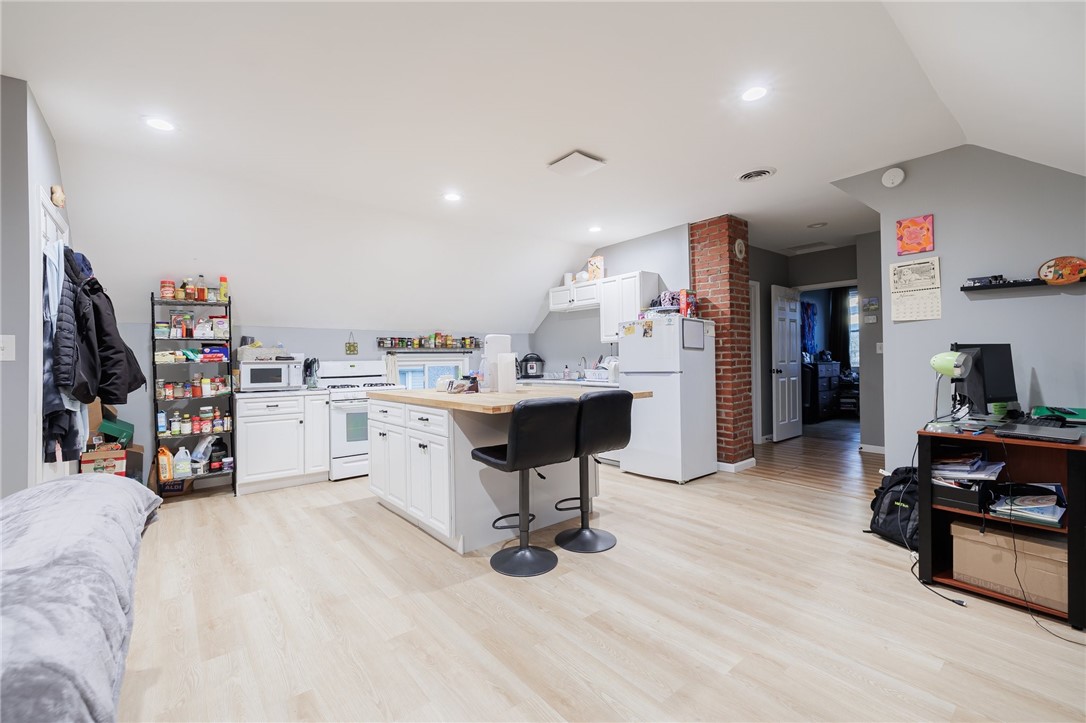 90 Halstead Avenue Upper unit (1 bed)
