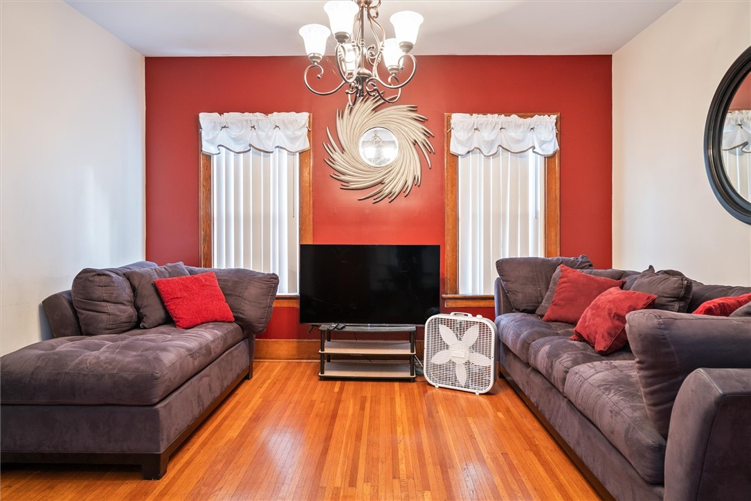 535 Lakeview Park Dining room