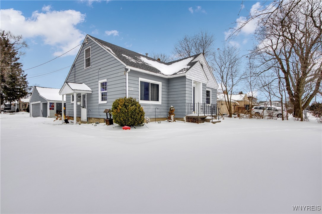 922 Center Road Vinyl siding, roof 3 years young