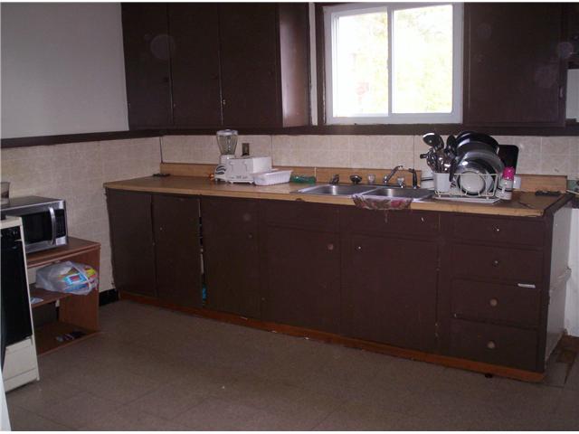 38 Child Street Kitchen Large eat in kitchen