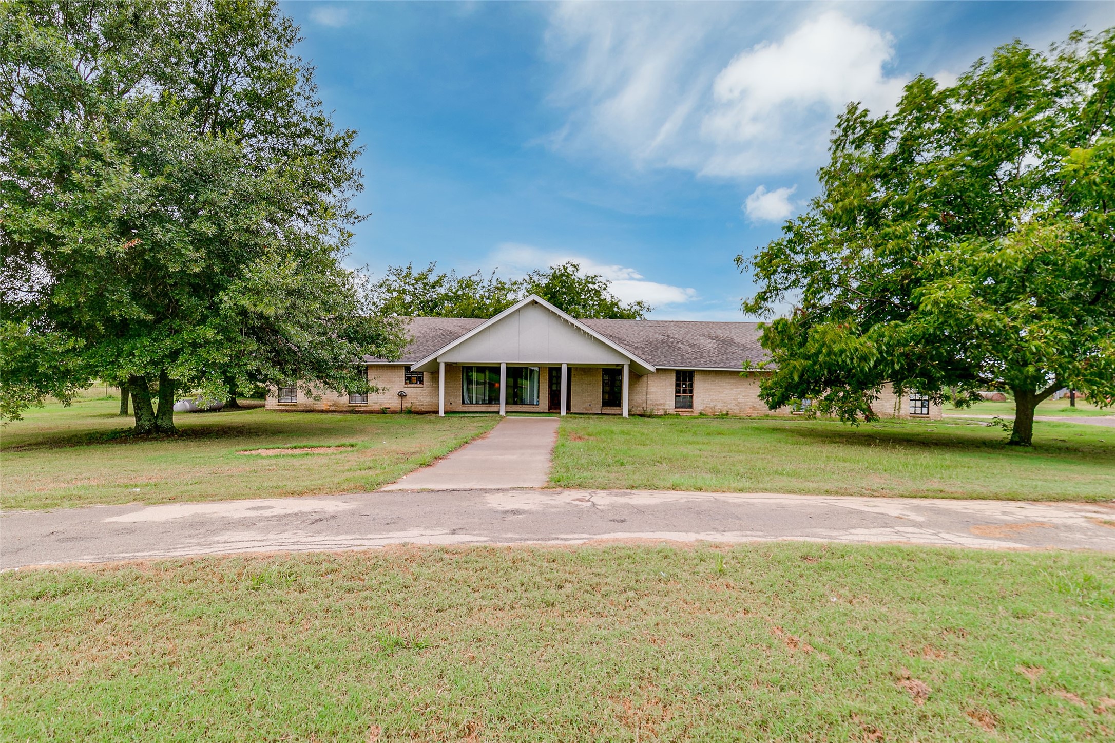 1104 Farm Road 196 Sold Property