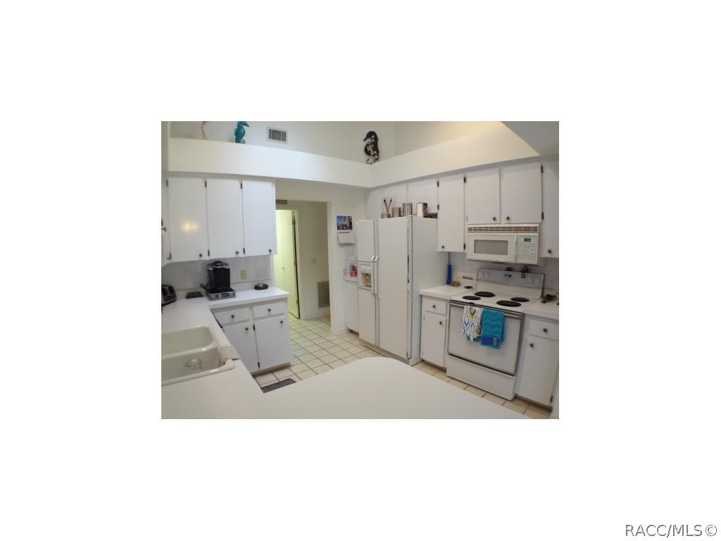 kitchen with breakfast bar